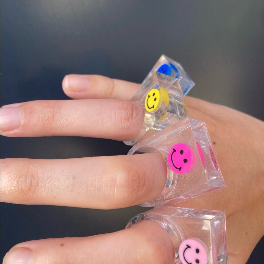 (Set 2) Retro Resin Smiley Face Rings 
| Red/Dark Pink & Yellow | Size 7 | 2000s